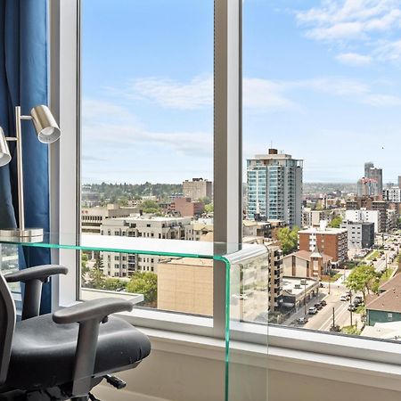 City Centre Retreat - 1Br Condo With Desk Калгари Экстерьер фото
